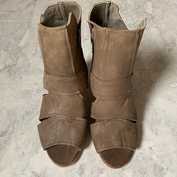 Free People Collection Effie Taupe Heeled Sandals - Picture 3 of 7